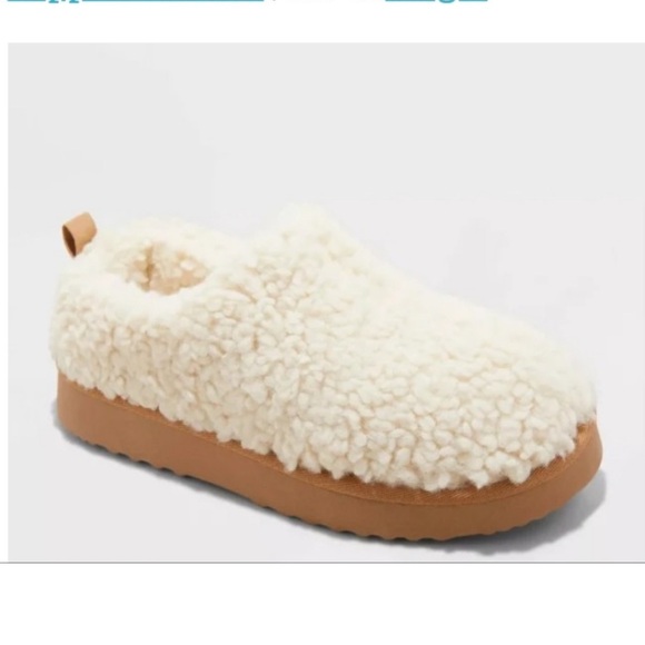 Auden Shoes - Auden Cream Faux-Fur Slippers